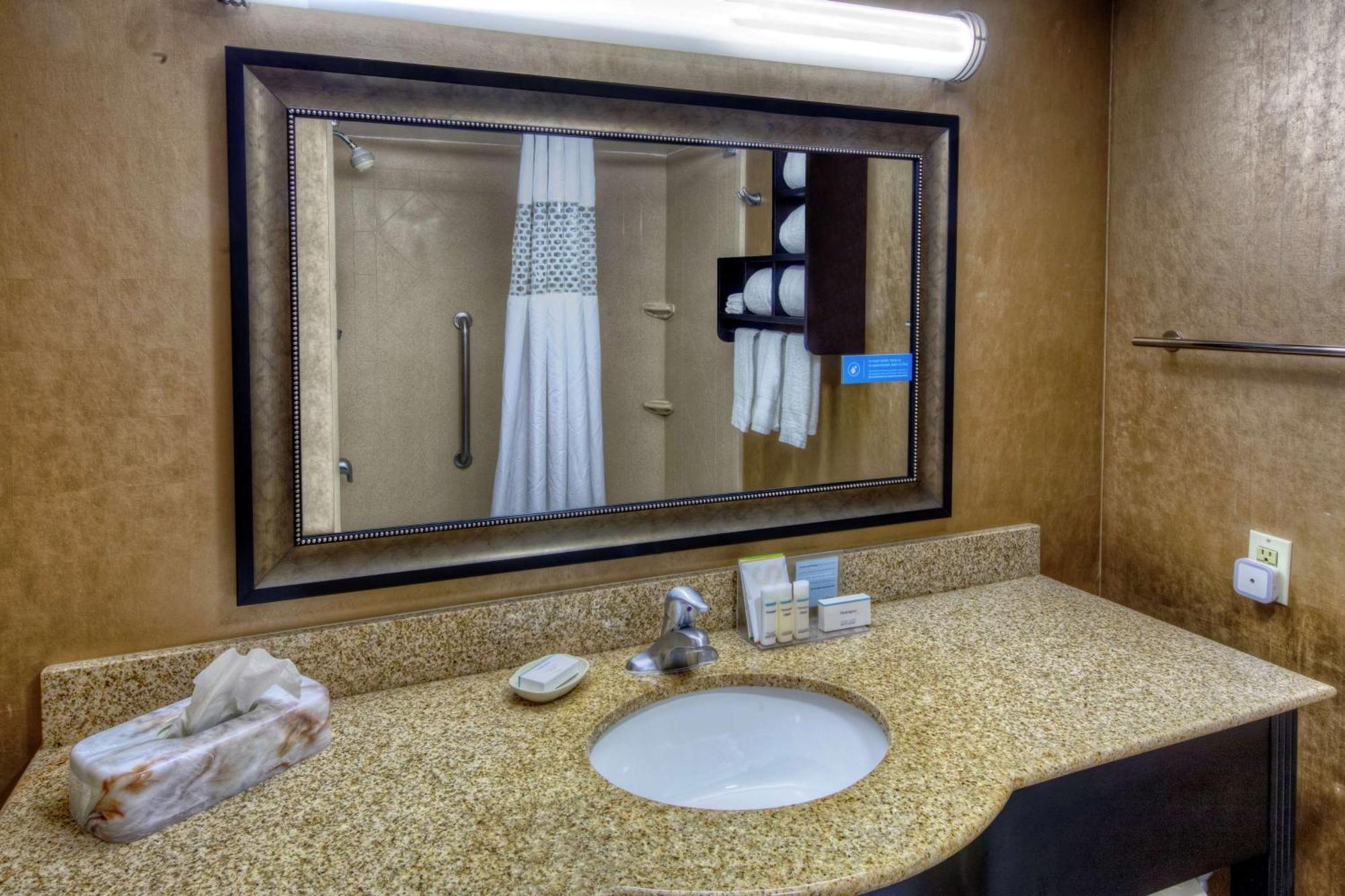 Hampton Inn Tullahoma Exteriör bild